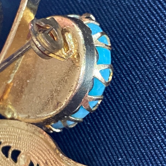 Elegant Gold and Turquoise Brooch - Picture 6 of 8